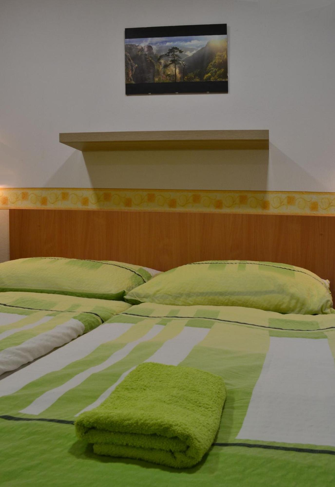 Hostel Děčín Na Skřivánce Quarto foto